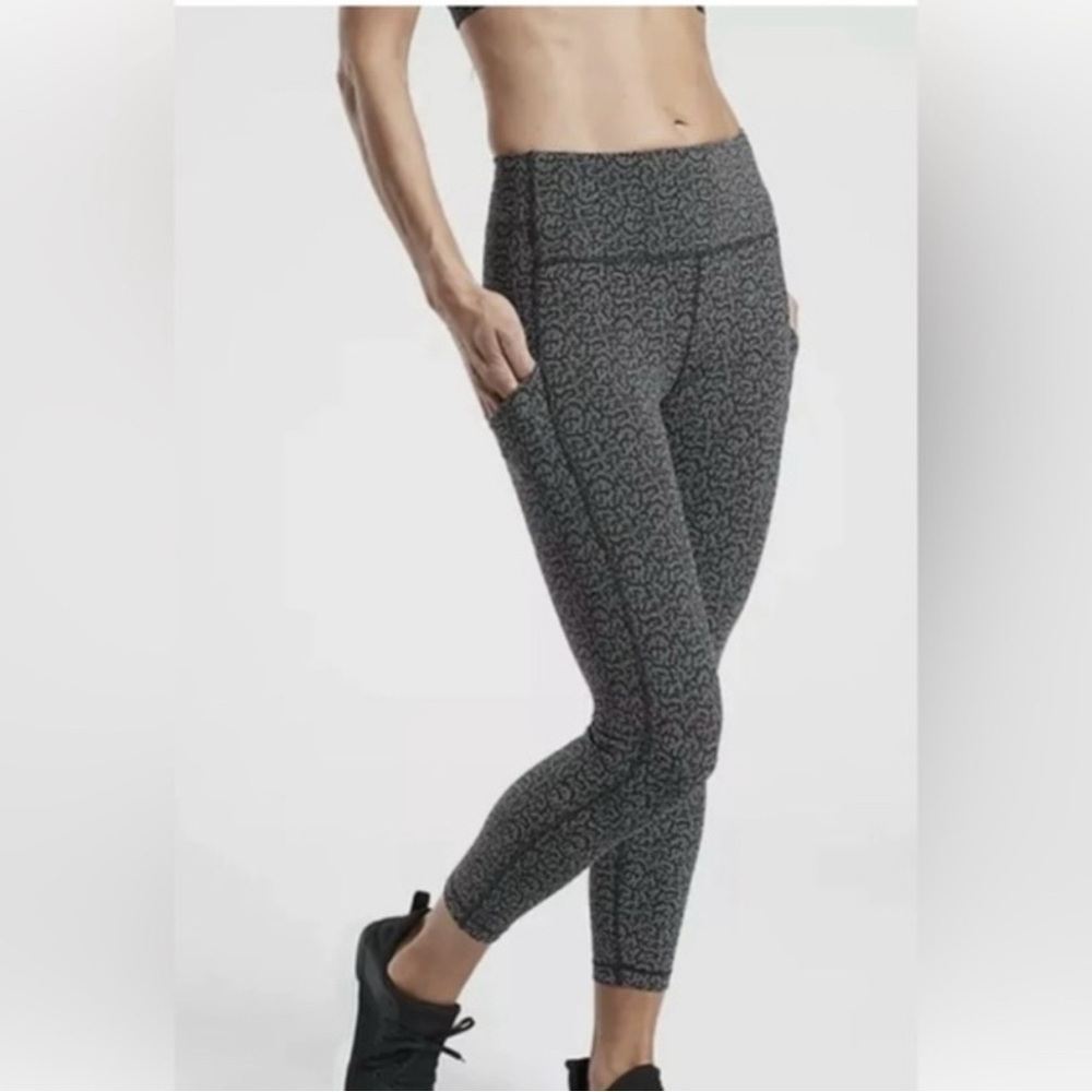 Athleta Ultimate Stash Pocket Textured 7/8 Leggings Black Gray Size Small - Picture 8 of 8